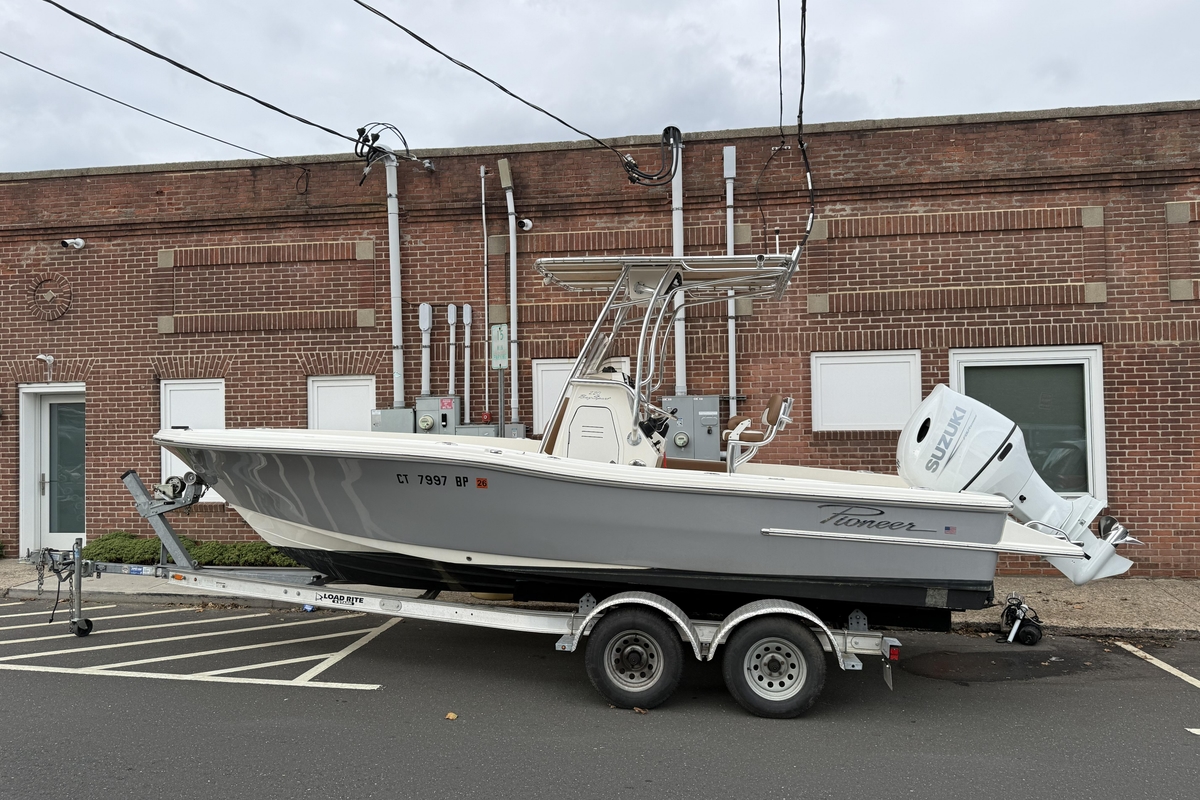 2023 Pioneer 220 Bay Sport - Sold Boat
