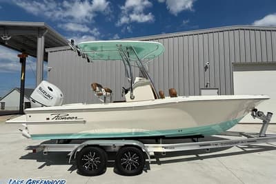 BOATZON | Pioneer 220 Bay Sport 2026