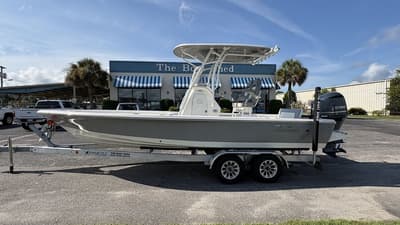 BOATZON | Pioneer Boats Avenger 24 2027