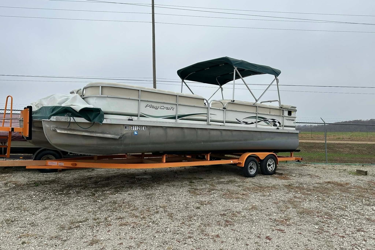 2004 PlayCraft Powertoon 26 - Sold Boat