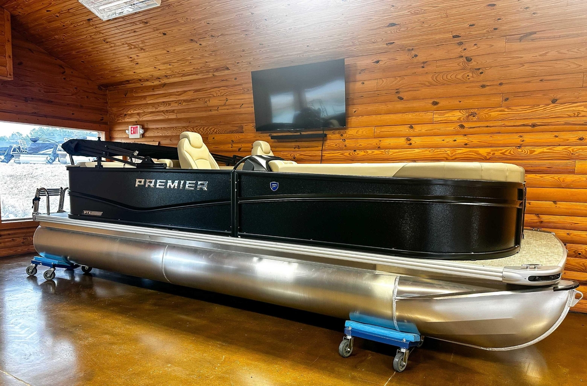 2025 Premier 220 Sunscape RF - Sold Boat