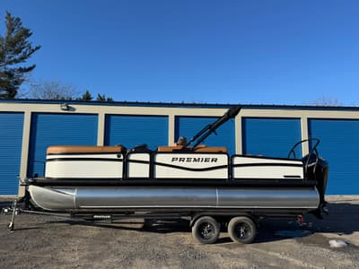 BOATZON | Premier 230 SunSation RS Rear Social 2026