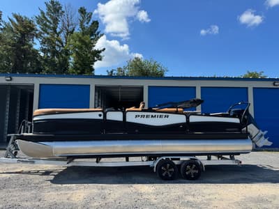 BOATZON | Premier 250 Solaris Rear Social 2026