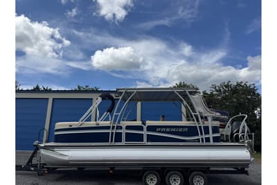 BOATZON | Premier 250 Solaris Upper Deck 2024