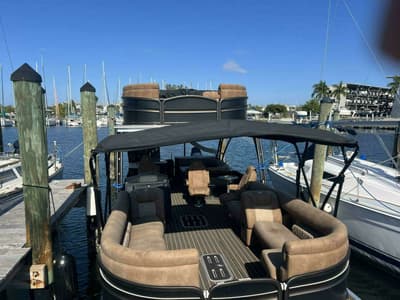 BOATZON | Premier 330 Escalante 2023