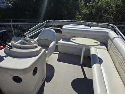 BOATZON | Premier RE L208 w 40 Merc 2002