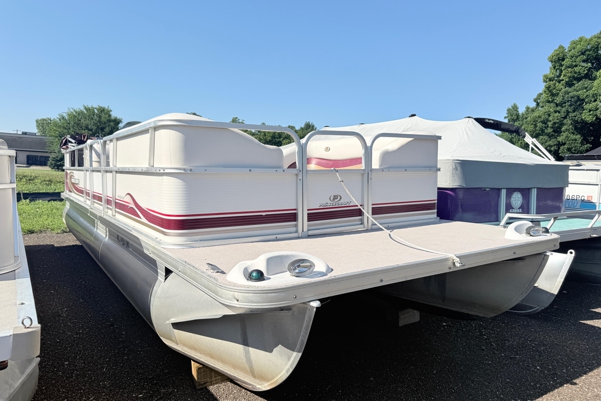 2002 Princecraft Vantage 24 L - Sold Boat