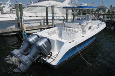 BOATZON | Pro-Line 30 Walkaround 2000