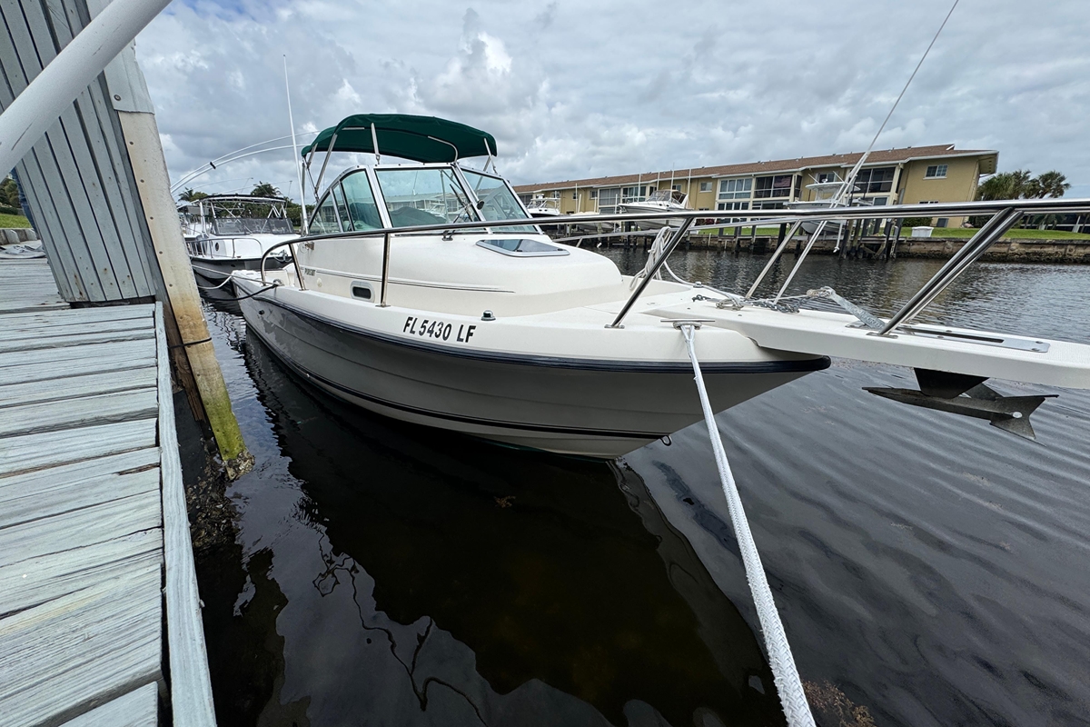 2000 Pursuit 2470 Walkaround - Sold Boat