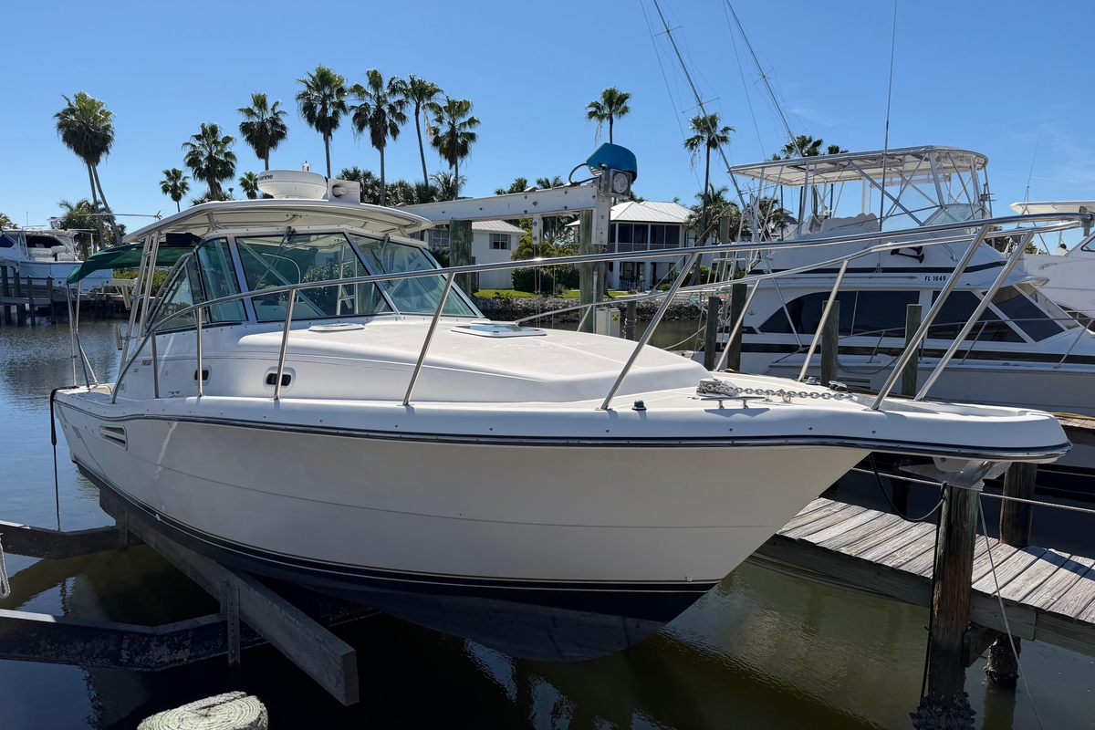 2001 Pursuit 3000 Express - Sold Boat
