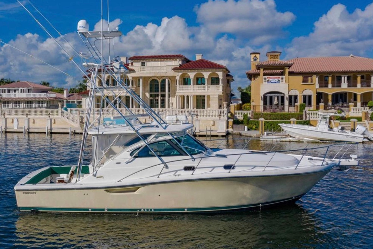 2004 Pursuit 3800 Express - Sold Boat