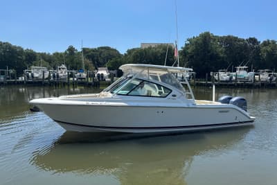 BOATZON | Pursuit DC 266 Dual Console 2021