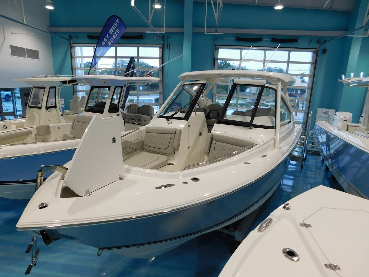 2026 Pursuit DC 286 - Sold Boat