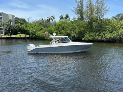 BOATZON | Pursuit DC 306 Dual Console 2025