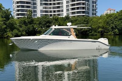 BOATZON | Pursuit DC 325 Dual Console 2016