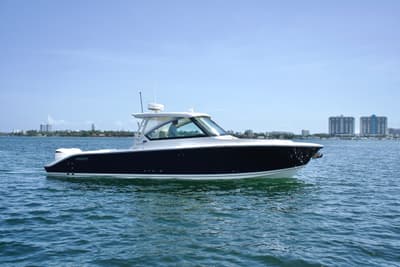 BOATZON | Pursuit DC 325 Dual Console 2017