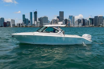 BOATZON | Pursuit DC 326 Dual Console 2026