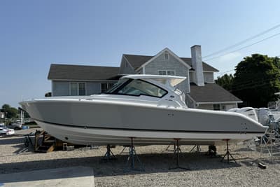 BOATZON | Pursuit DC 326 Dual Console 2027