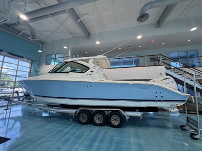 BOATZON | Pursuit DC 326 Dual Console 2027