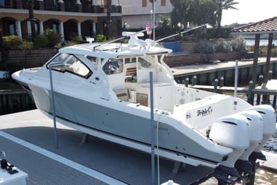 BOATZON | Pursuit DC 365 Dual Console 2019 BOATZON | Pursuit DC 365 Dual Console 2019