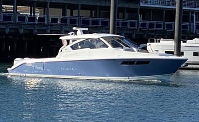 BOATZON | Pursuit DC 365 Dual Console 2019