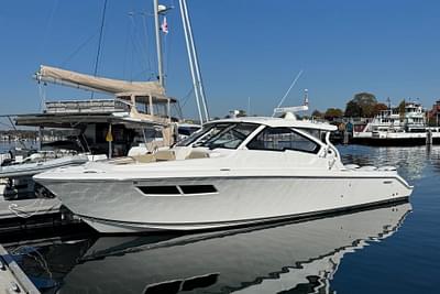 BOATZON | Pursuit DC 365 Dual Console 2019 BOATZON | Pursuit DC 365 Dual Console 2019
