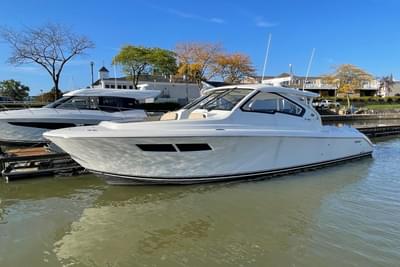BOATZON | Pursuit DC 365 Dual Console 2020 BOATZON | Pursuit DC 365 Dual Console 2020