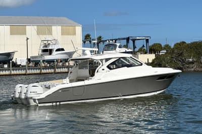 BOATZON | Pursuit DC 365 Dual Console 2020 BOATZON | Pursuit DC 365 Dual Console 2020