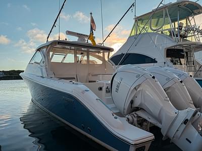 BOATZON | Pursuit DC 365 Dual Console 2022