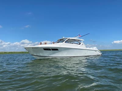 BOATZON | Pursuit DC 365 Dual Console 2022