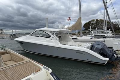 BOATZON | Pursuit DC 365 Dual Console 2022