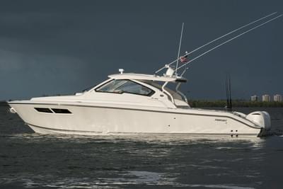 BOATZON | Pursuit DC 365 Dual Console 2024