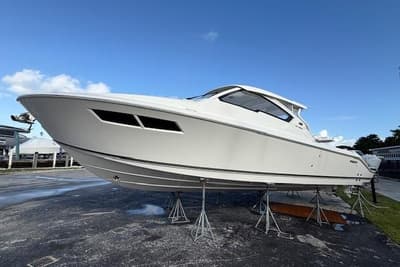 BOATZON | Pursuit DC 365 Dual Console 2026 BOATZON | Pursuit DC 365 Dual Console 2026