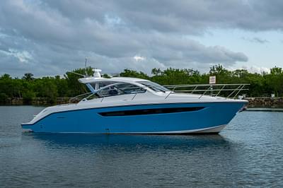 BOATZON | Pursuit SC 365i Sport Coupe 2018