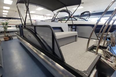 BOATZON | Qwest 22 Lanai EClass TriToon 2025