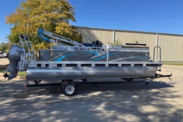 2019 Qwest edge 280 cruise - Sold Boat