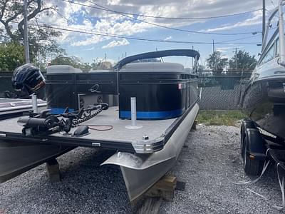 BOATZON | Qwest Lanai 818 2023 BOATZON | Qwest Lanai 818 2023