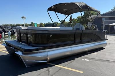 BOATZON | Qwest LClass 22 Splash Pad 2026