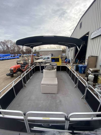 BOATZON | Qwest Pontoons 2015