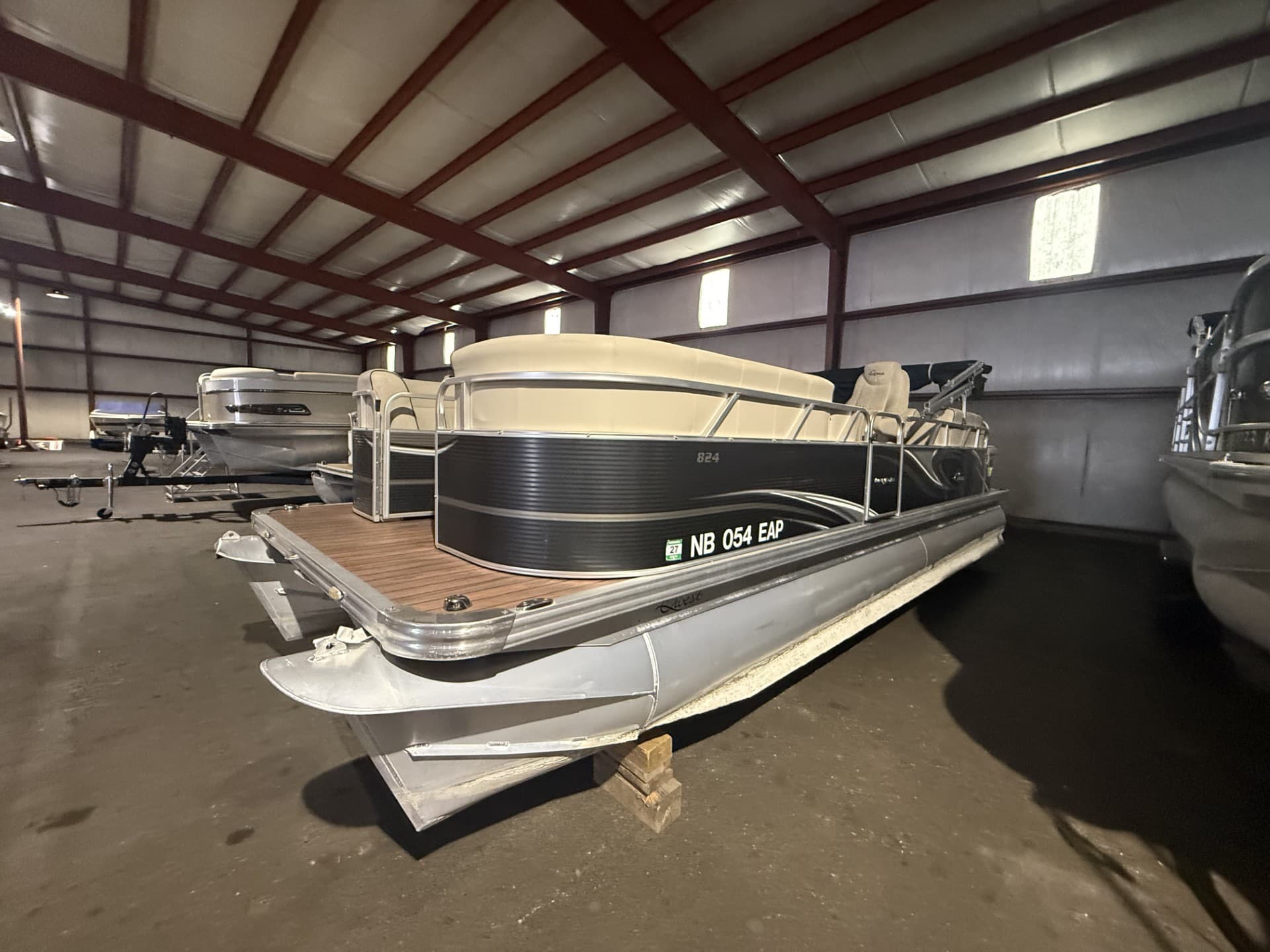 Qwest Pontoons 824 2016