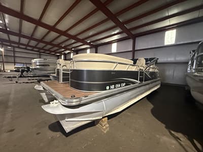 BOATZON | Qwest Pontoons 824 2016 BOATZON | Qwest Pontoons 824 2016