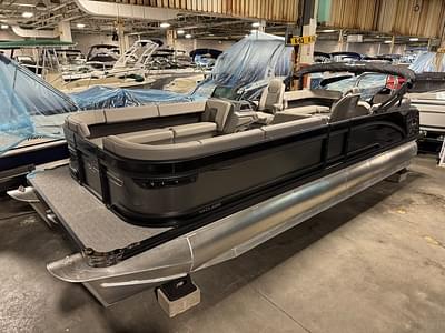 BOATZON | Qwest Pontoons 8524 MClass RLS Triple Tube RTZ 2023