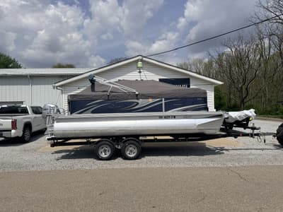 BOATZON | Qwest Pontoons Adventure 818 2019