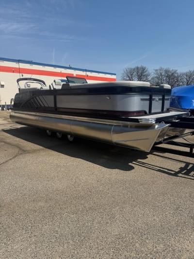 BOATZON | Qwest Pontoons L22 RLS Q3V Hull 2025