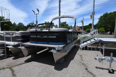 BOATZON | Qwest Pontoons Qwest 818 XRE CRUISE  LT 2023