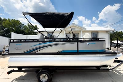 BOATZON | Qwest XRE 818 2022