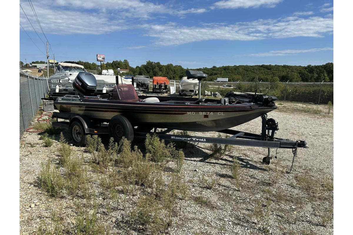 1990 Ranger 361V - Sold Boat