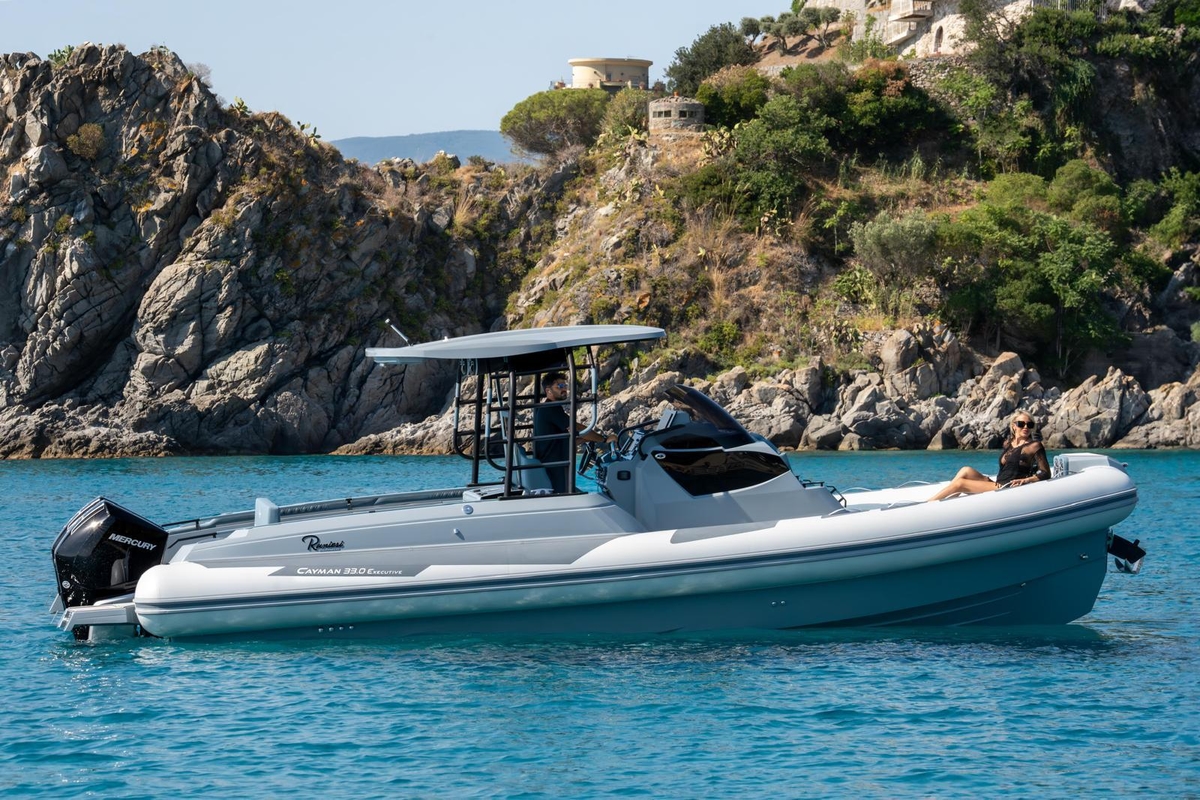 2026 Ranieri Cayman 33 Executive - Sold Boat