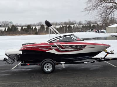 BOATZON | Regal 1900 ESX 2017