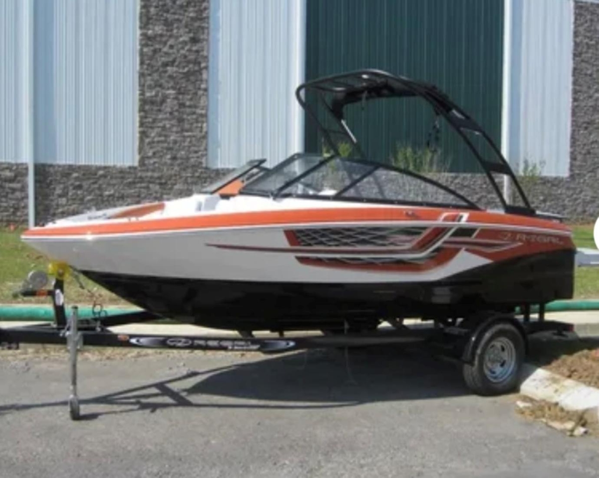 2018 Regal 1900 ESX Bowrider - Sold Boat